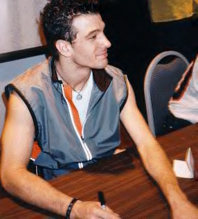 Look at what he does for his fans! He's signing autographs! Awww! lol