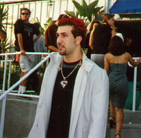 Joey walking without getting bombarded by fans! Simply Amazing! lol